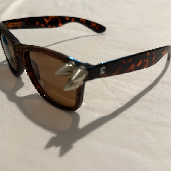 Spiked sunglasses - Picture 2 of 3